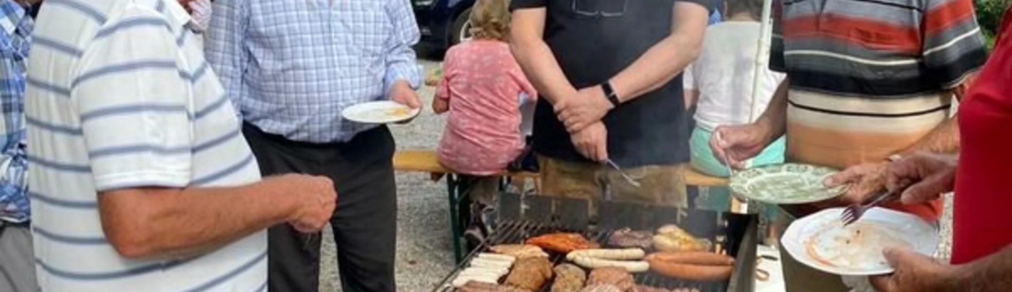 Männer am Grill beim Sommerfest | © DAV Starnberg