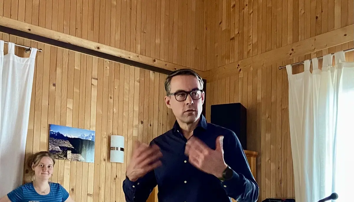 1. Vorsitzender Dominik am Rednerpult | © DAV Starnberg