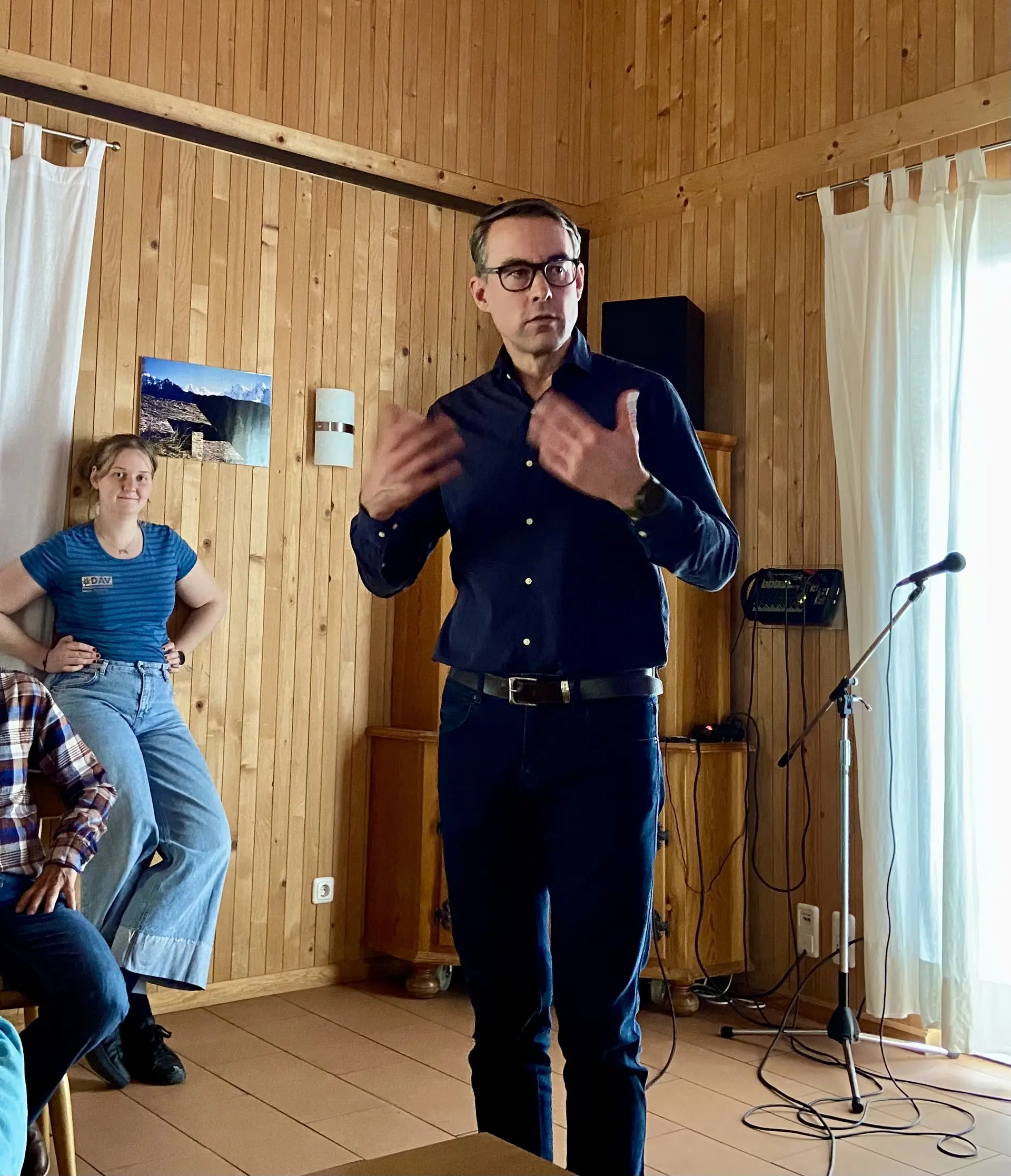 1. Vorsitzender Dominik am Rednerpult | © DAV Starnberg