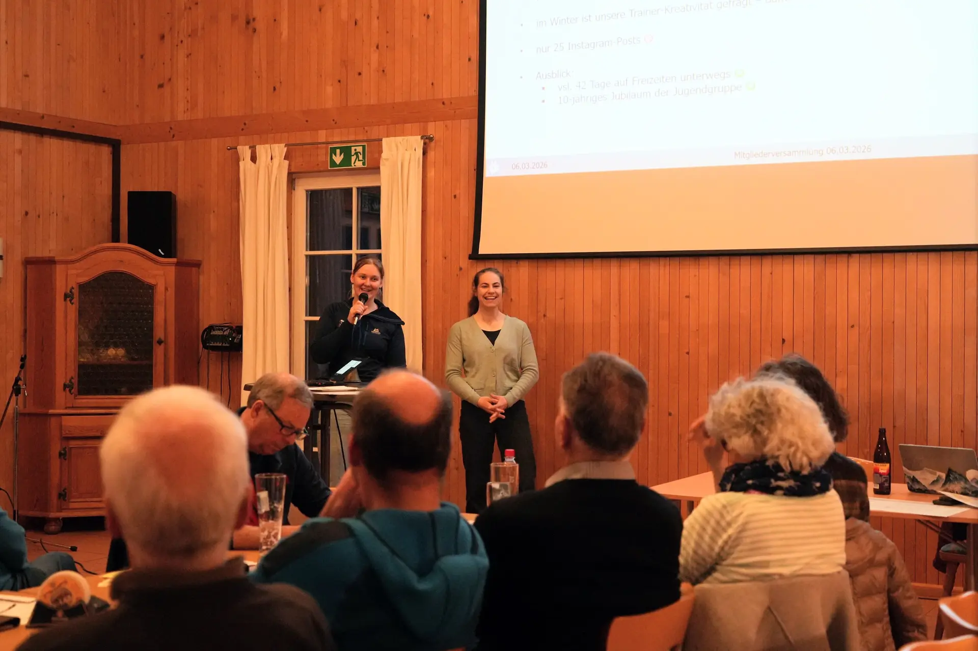Mitgliederversammlung 2026 - Catalina Wever und Sina Bakenhus geben Einblicke in die Jugendarbeit und unserem Instagrambereich | © DAV Starnberg | Marc Werny