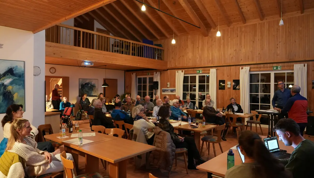 Mitgliederversammlung 2026 - gefülltes Vereinsheim | © DAV Starnberg | Marc Werny