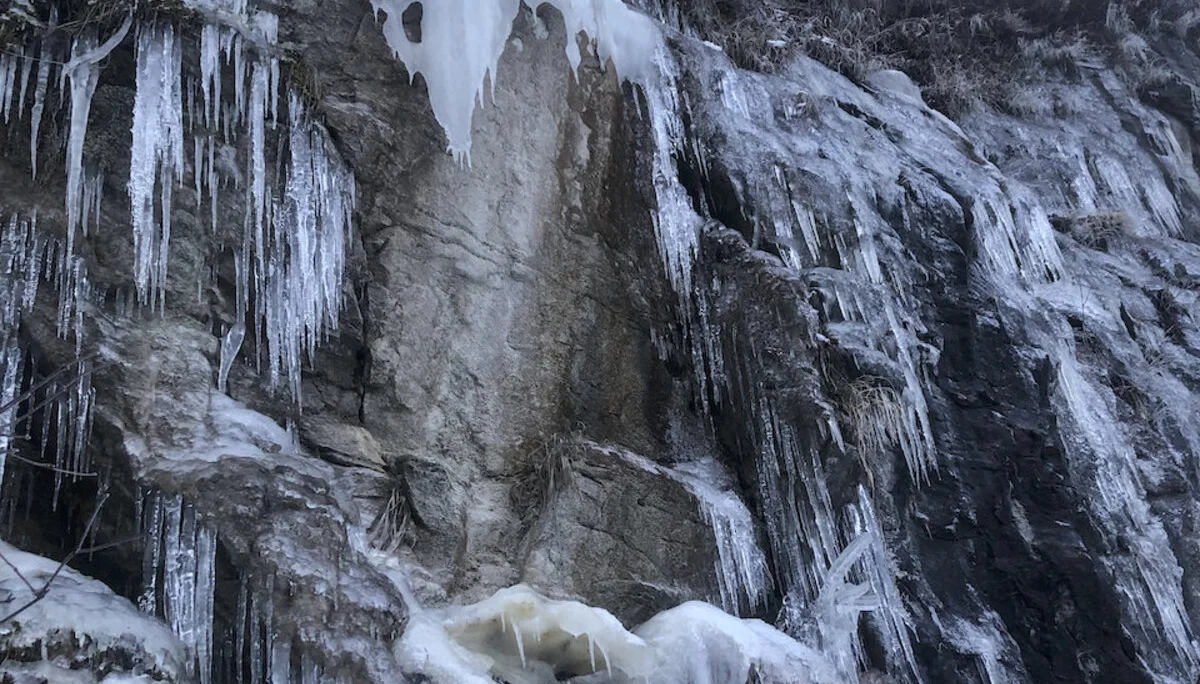 Der Klettergarten direkt in Bad Gastein ist ein schauderlich-schöner Schatten seiner selbst: bizarr, nicht sicher- und nur ganz vielleicht von Profis kletterbar?!  | © DAV Starnberg