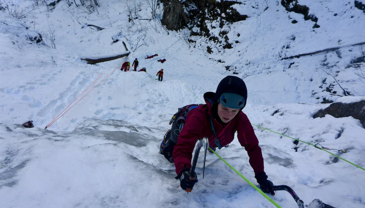 Wir konzentrieren uns im flacheren Gelände auf Schlag- und Setztechnik | © DAV Starnberg