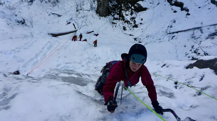 Wir konzentrieren uns im flacheren Gelände auf Schlag- und Setztechnik | © DAV Starnberg
