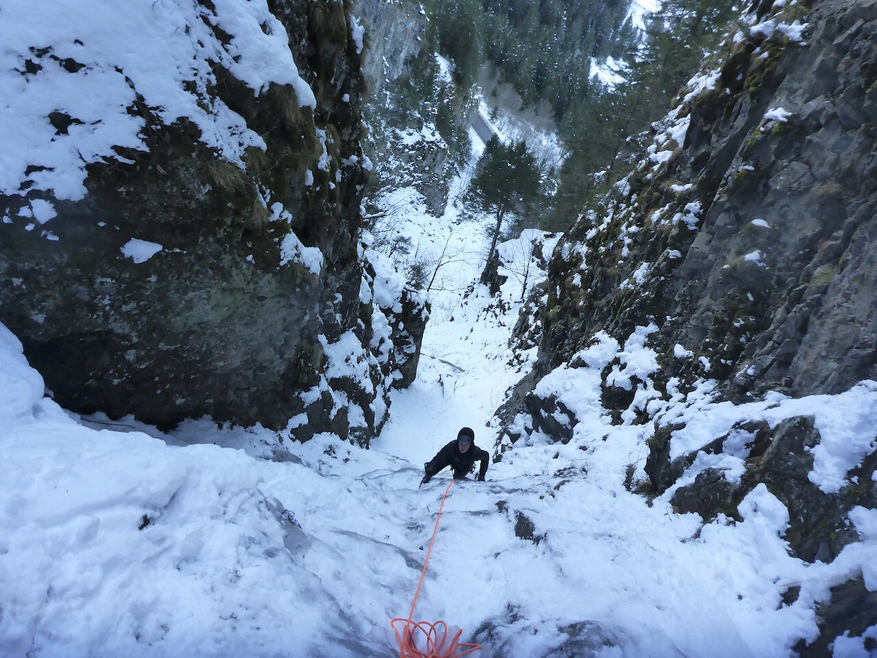 Im Gully links neben den Doppellutschern | © DAV Starnberg