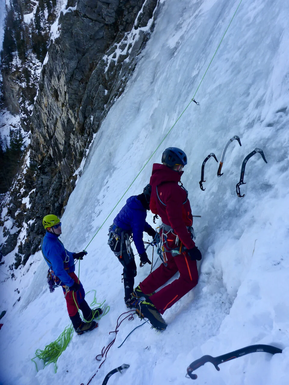am Wandfuß vom „Federweisser“ in der Eisarena, Anlauftal | © DAV Starnberg
