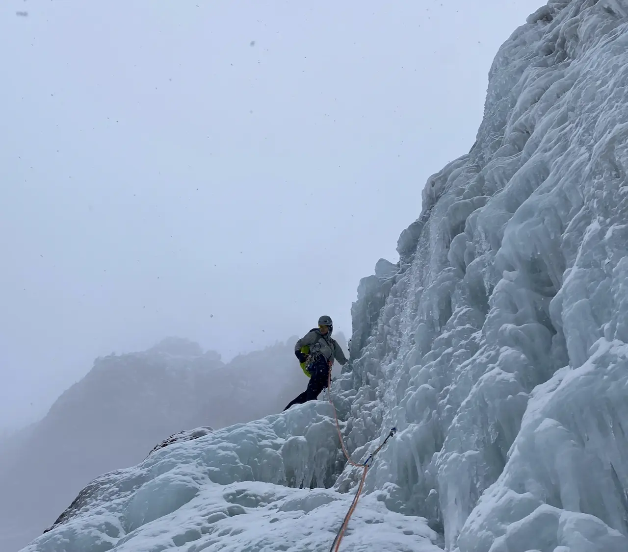 In Aktion - Beim Eisklettern | © DAV Starnberg