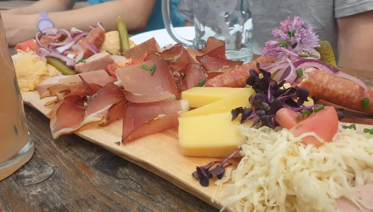 Brotzeitteller mit Wurscht und Käse | © DAV Starnberg