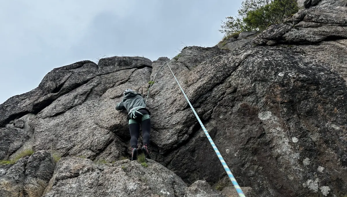 Nuria klettert | © DAV Starnberg - Sina Bakenhus