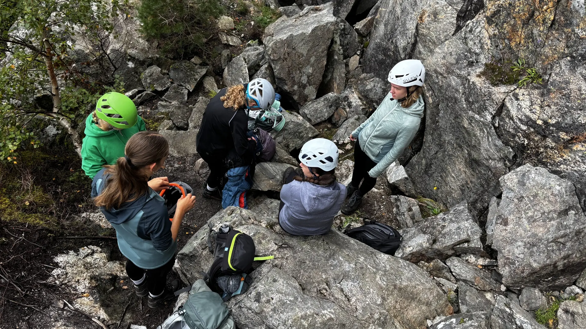 Beim Klettern an der Hanshelleren Cave in Flatanger | © DAV Starnberg - Sina Bakenhus