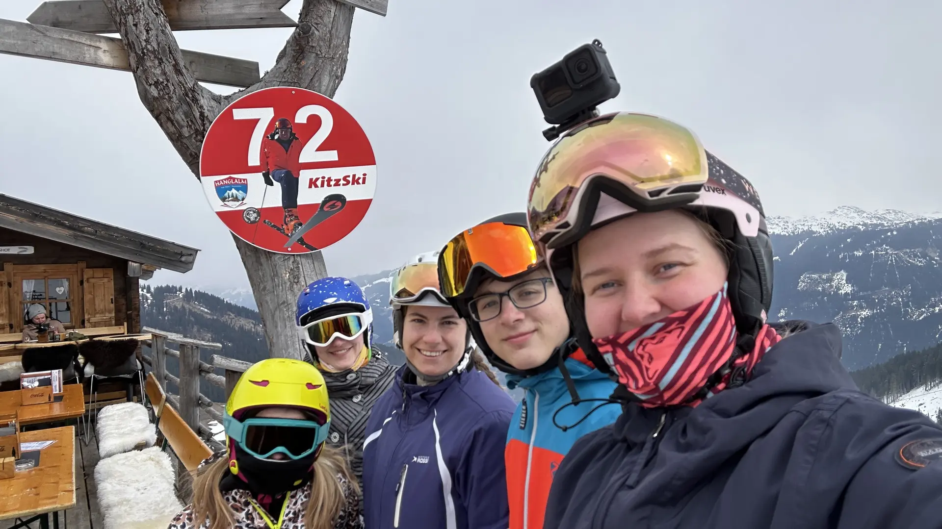 Gruppenfoto Hütte | © Sina Bakenhus