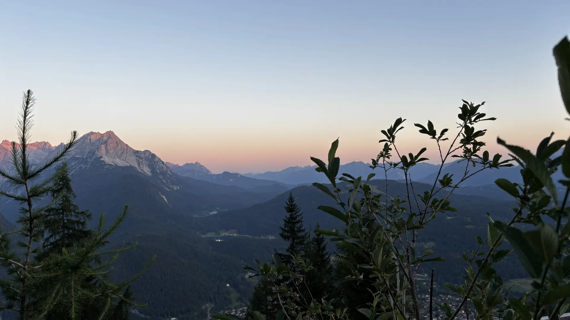 Sonnenaufgang an der Mittenwalder Hütte | © DAV Starnberg - Sina Bakenhus
