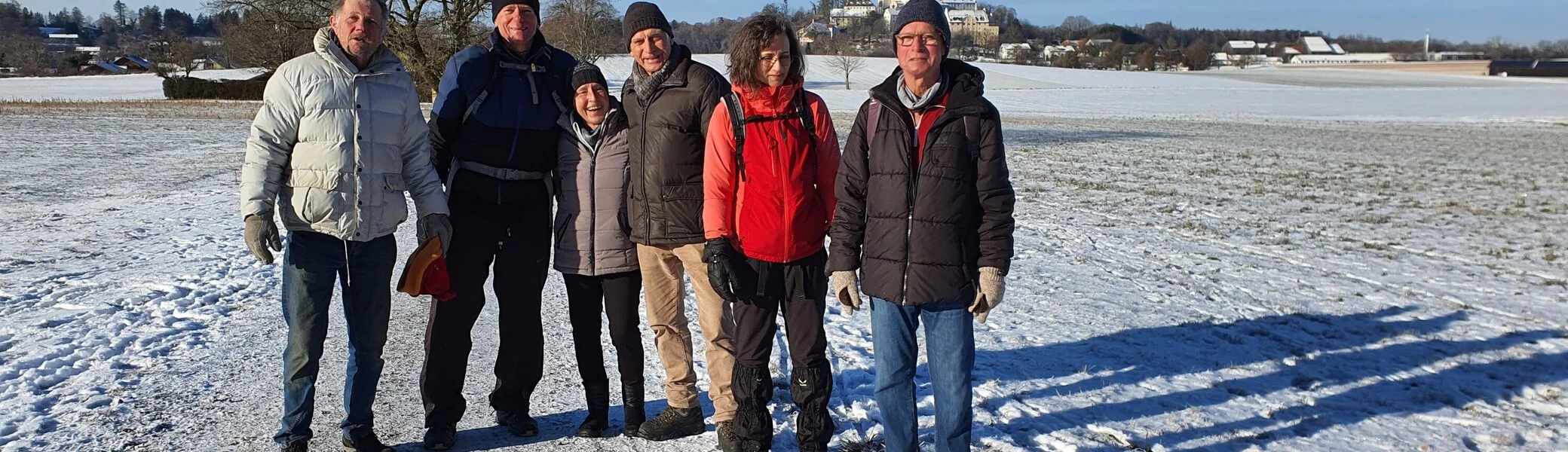 Andechs-Wanderung 2026 - Die Wanderschaft auf dem winterlichen Weg mit dem Ziel in Sichtweite | © DAV Starnberg