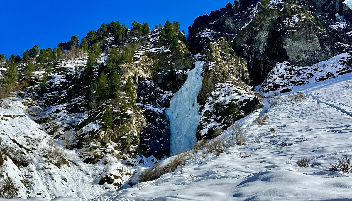 Easy Afternoon Eisfall in sonniger Winterlandschaft | © DAV Starnberg - Angelika Kaunicnik