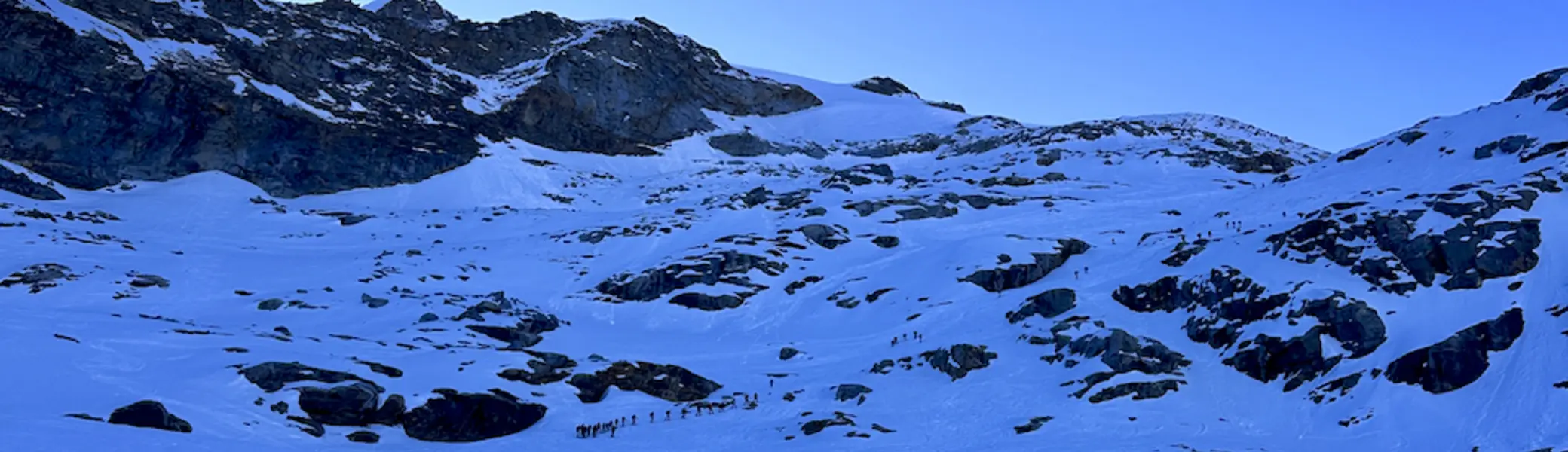 Eine große Jugendgruppe vom CAI ist uns vorausgeeilt | © DAV Starnberg