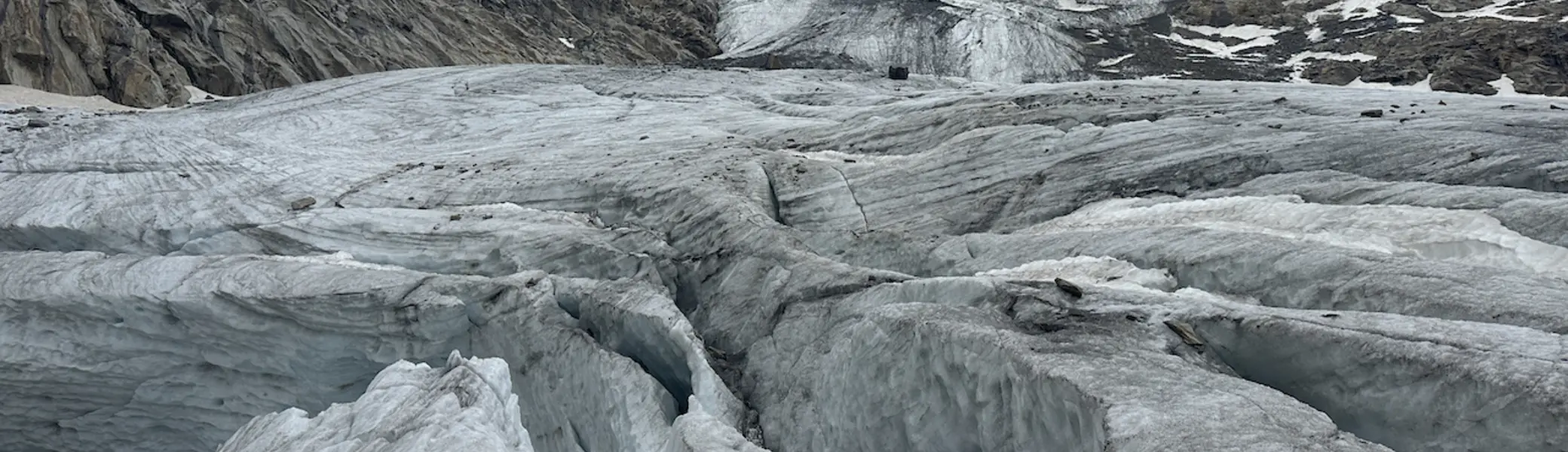 in Aktion in vergletscherter Landschaft  | © DAV-Starnberg/Angelika Kaunicnik