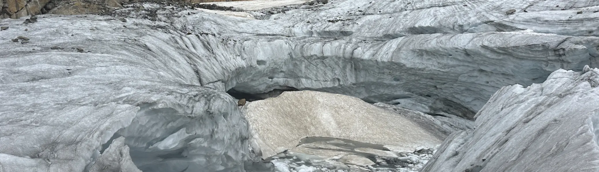 in Aktion in vergletscherter Landschaft  | © DAV-Starnberg/Angelika Kaunicnik