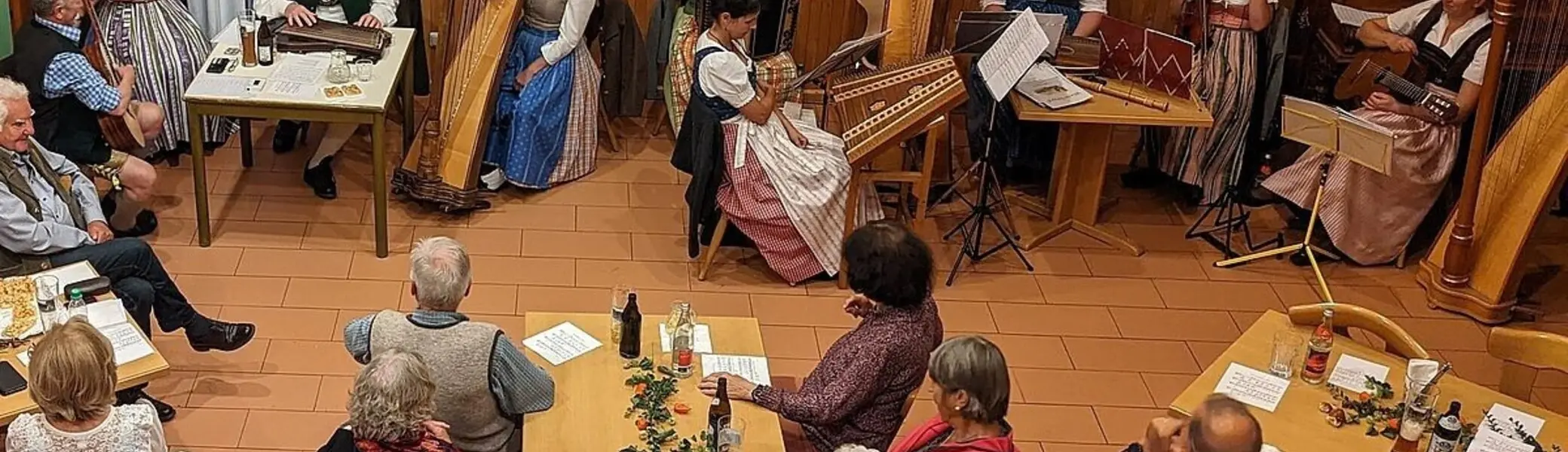 Gemeinsames Musizieren im Vereinsheim | © DAV Starnberg