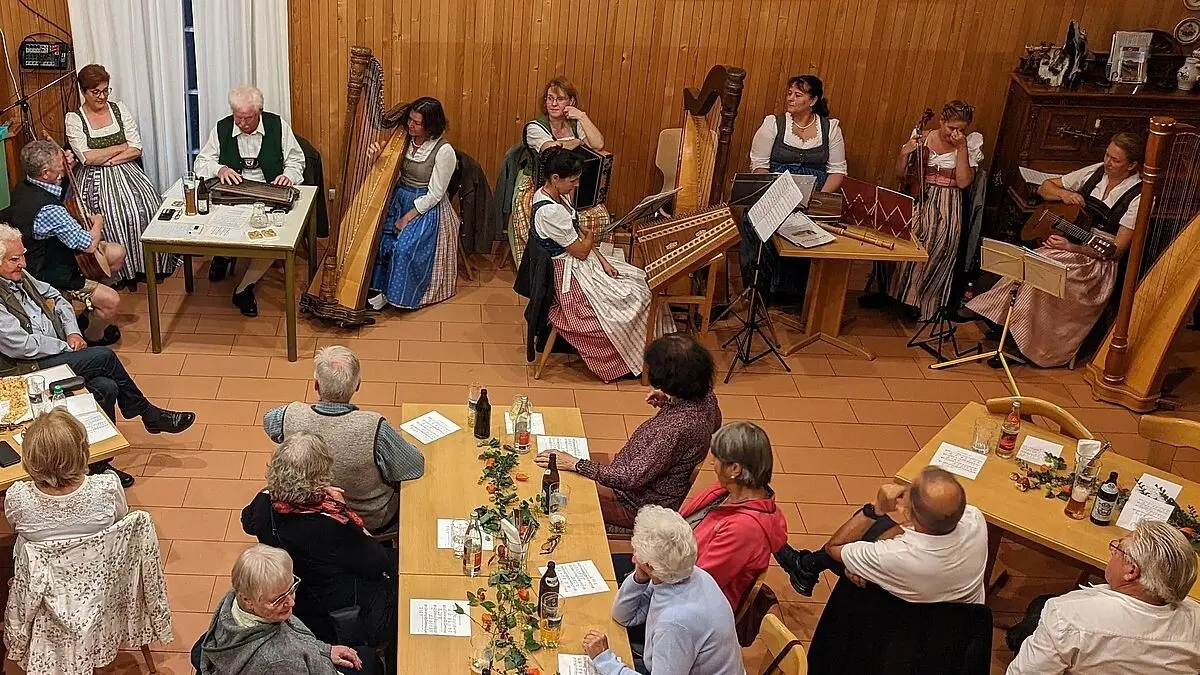 Gemeinsames Musizieren im Vereinsheim | © DAV Starnberg