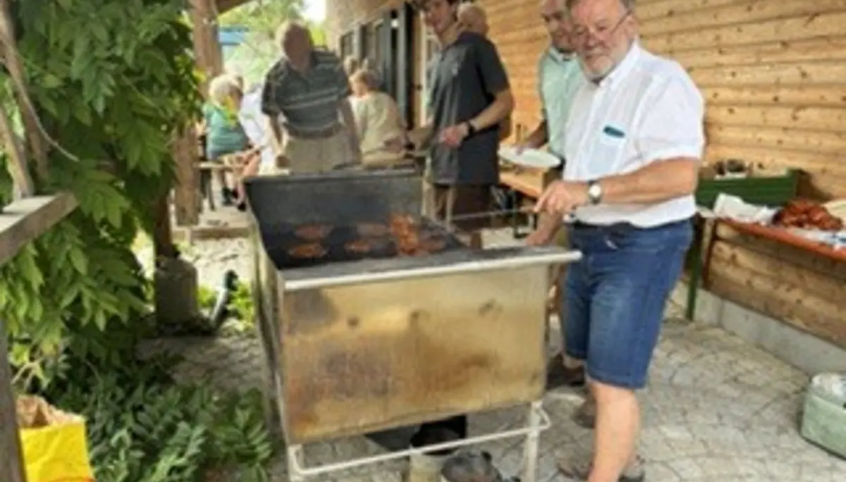 Die Grillmeister Hans und Marc am Werk | © DAV Starnberg | Sybille Zeeb