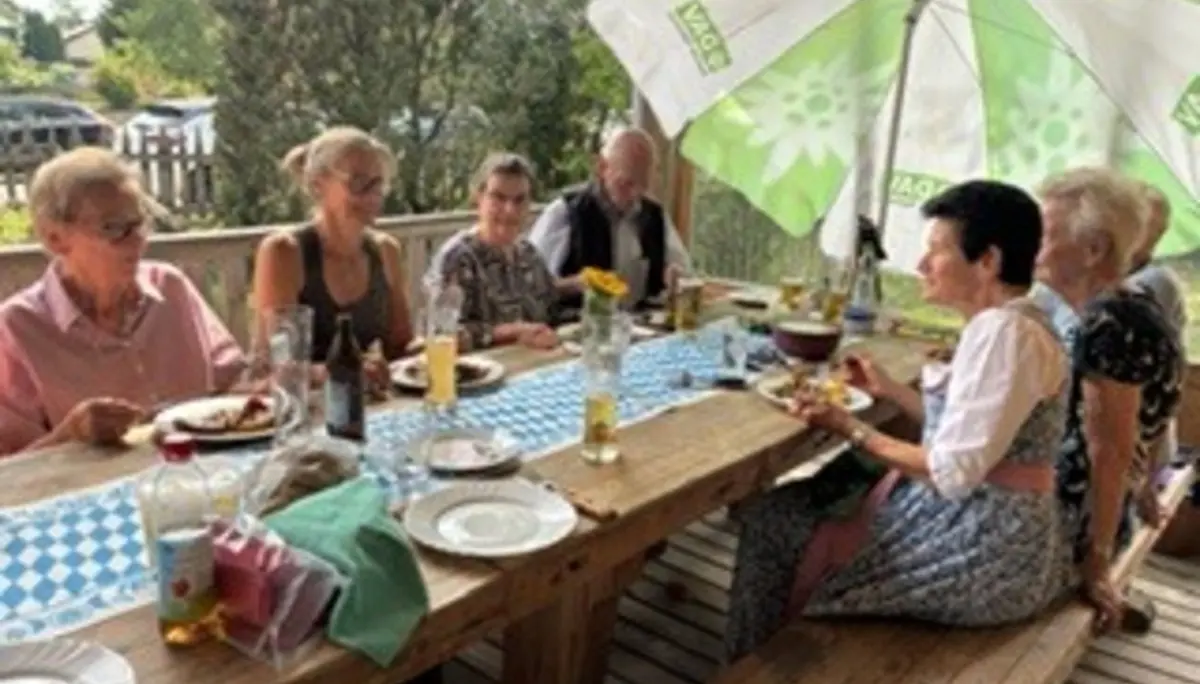 Gemütliches Zusammensitzen beim Grillfest | © DAV Starnberg | Sybille Zeeb