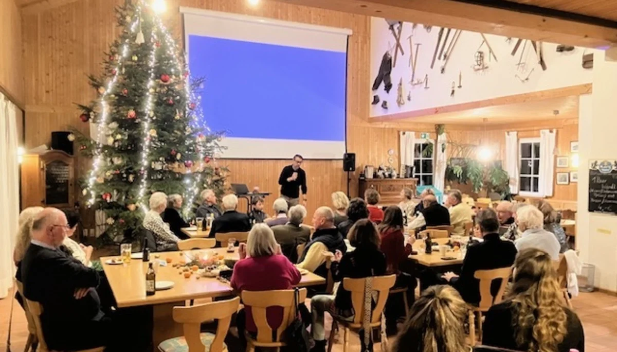 Weihnachtsfeier 2025 Dominik hält Begrüßungsrede | © DAV Starnberg