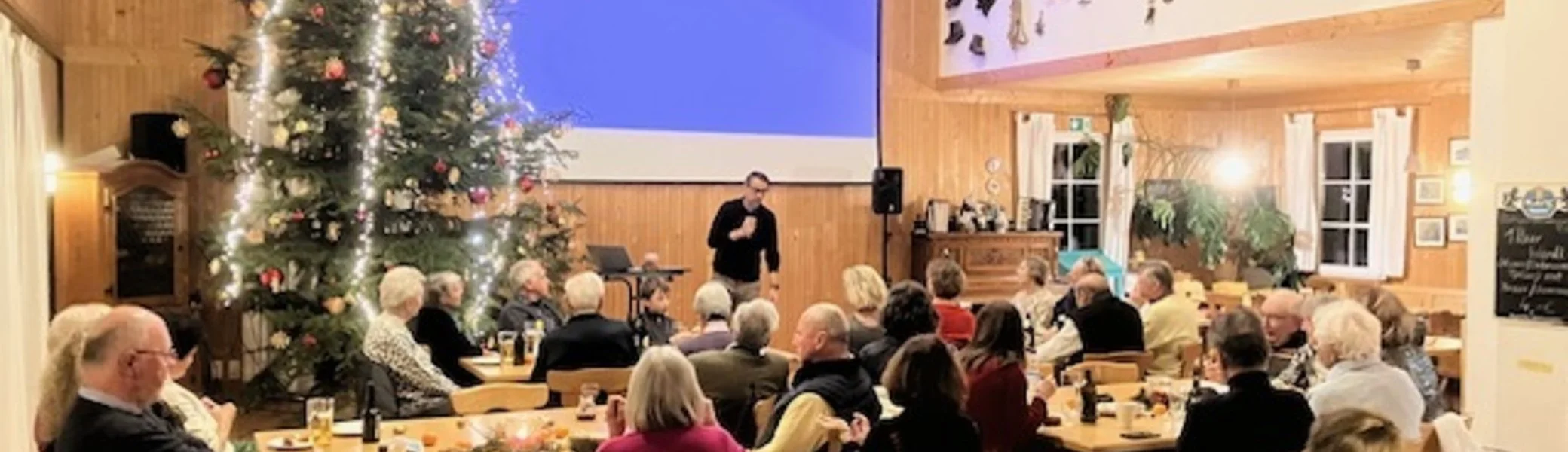 Weihnachtsfeier 2025 Dominik hält Begrüßungsrede | © DAV Starnberg