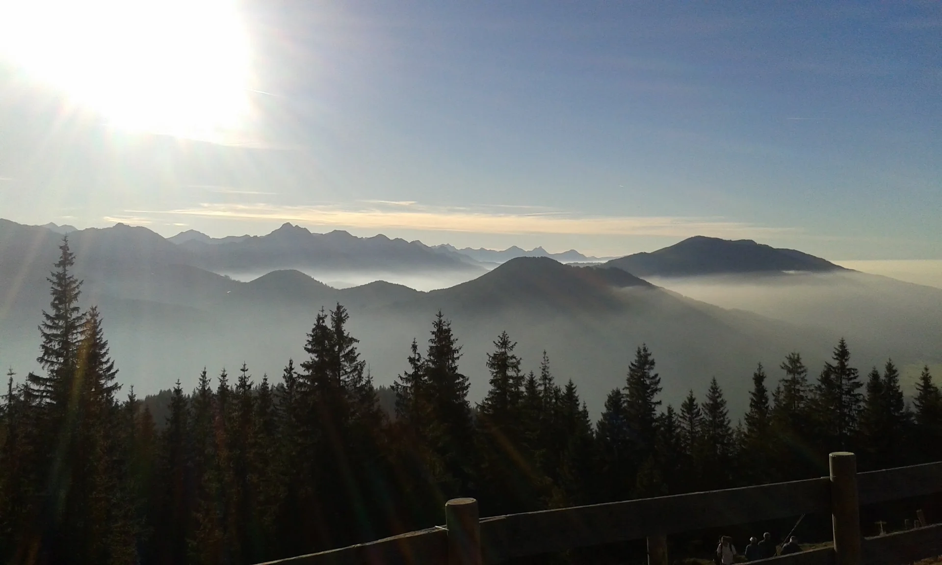 Blick aufs Bergpanorama der Terasse der Hörnlehütte bei Sonnenuntergang 1 | © DAV Starnberg