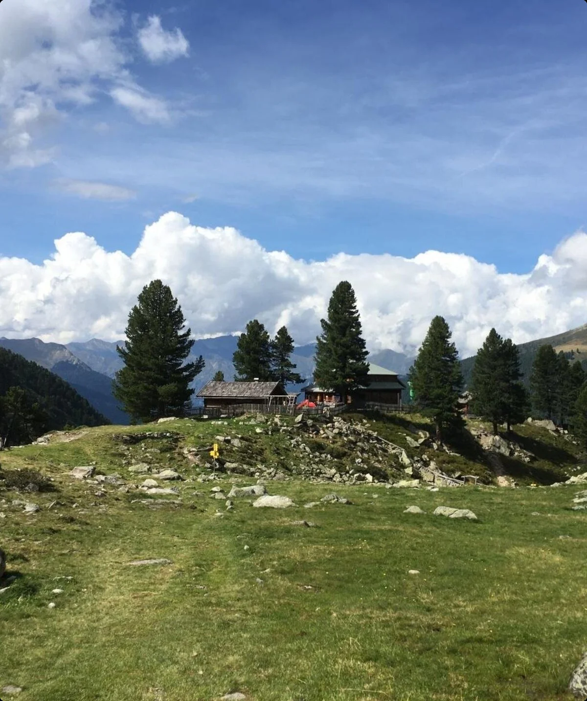 Hohenzollernhaus von oben mit WIese im Vordergrund | © DAV Starnberg