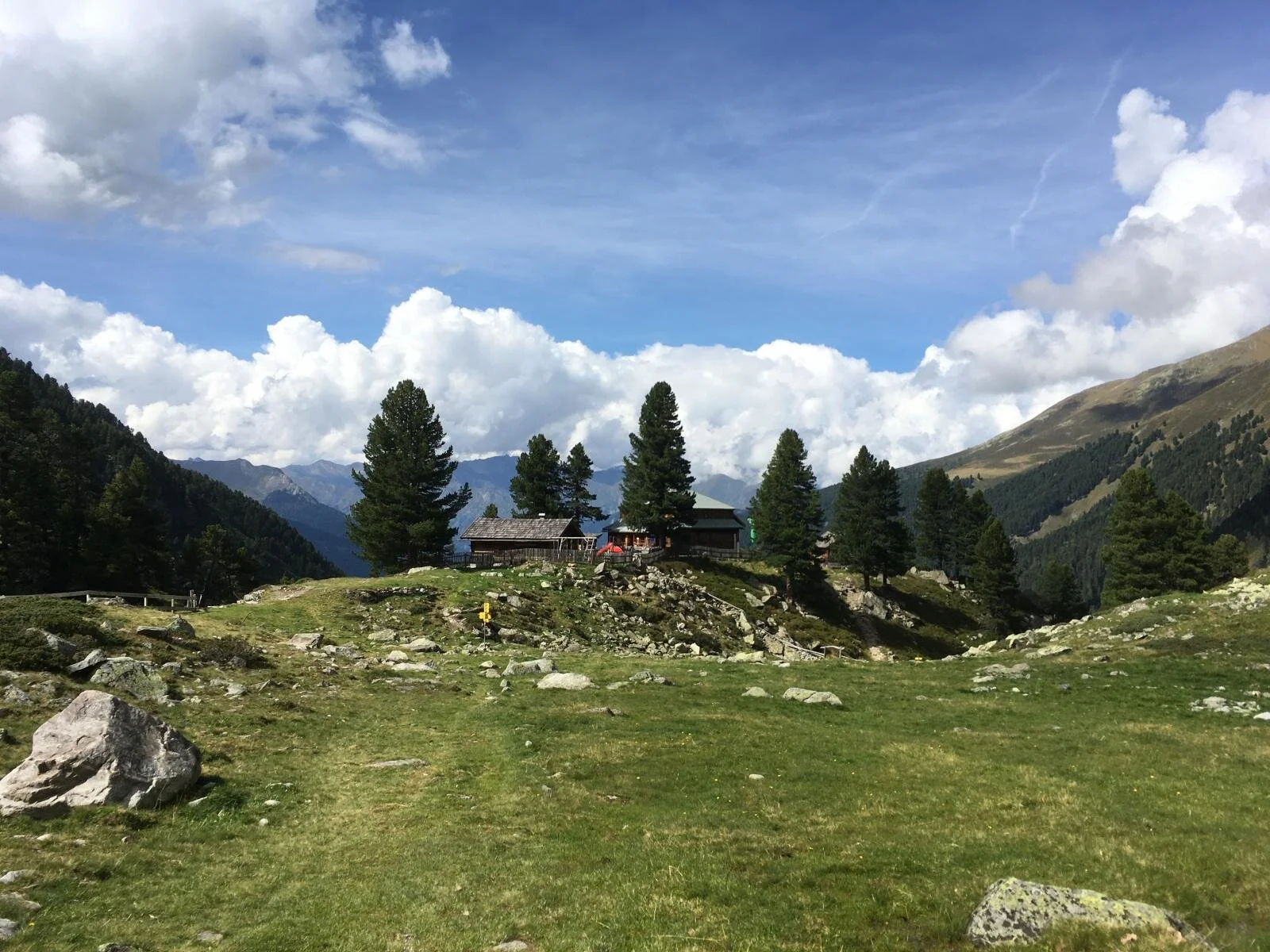 Hohenzollernhaus von oben mit WIese im Vordergrund | © DAV Starnberg