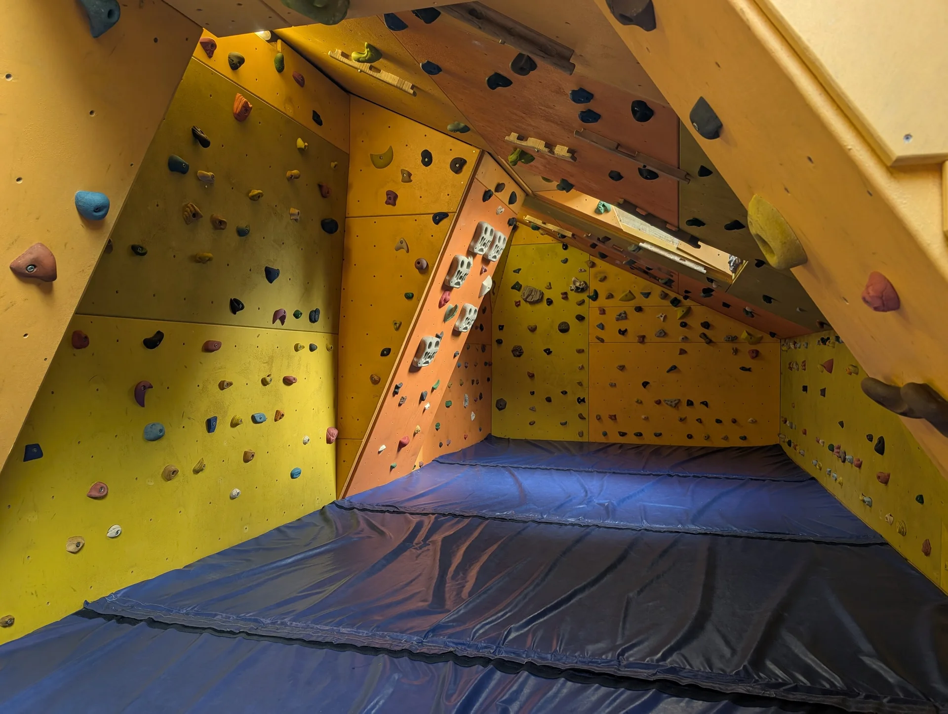 Foto Boulderraum Starnberg Boulderbereich | © DAV Starnberg/Marc Werny