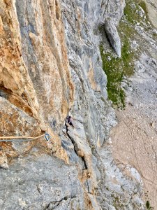 die erste der beiden Hangelschuppen