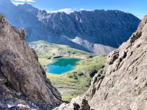 Blick zurück von der Scharte auf den wunderschönen Steinsee