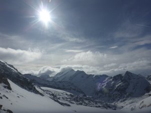 Hinter uns im Südwesten wird’s Wetter schlecht.