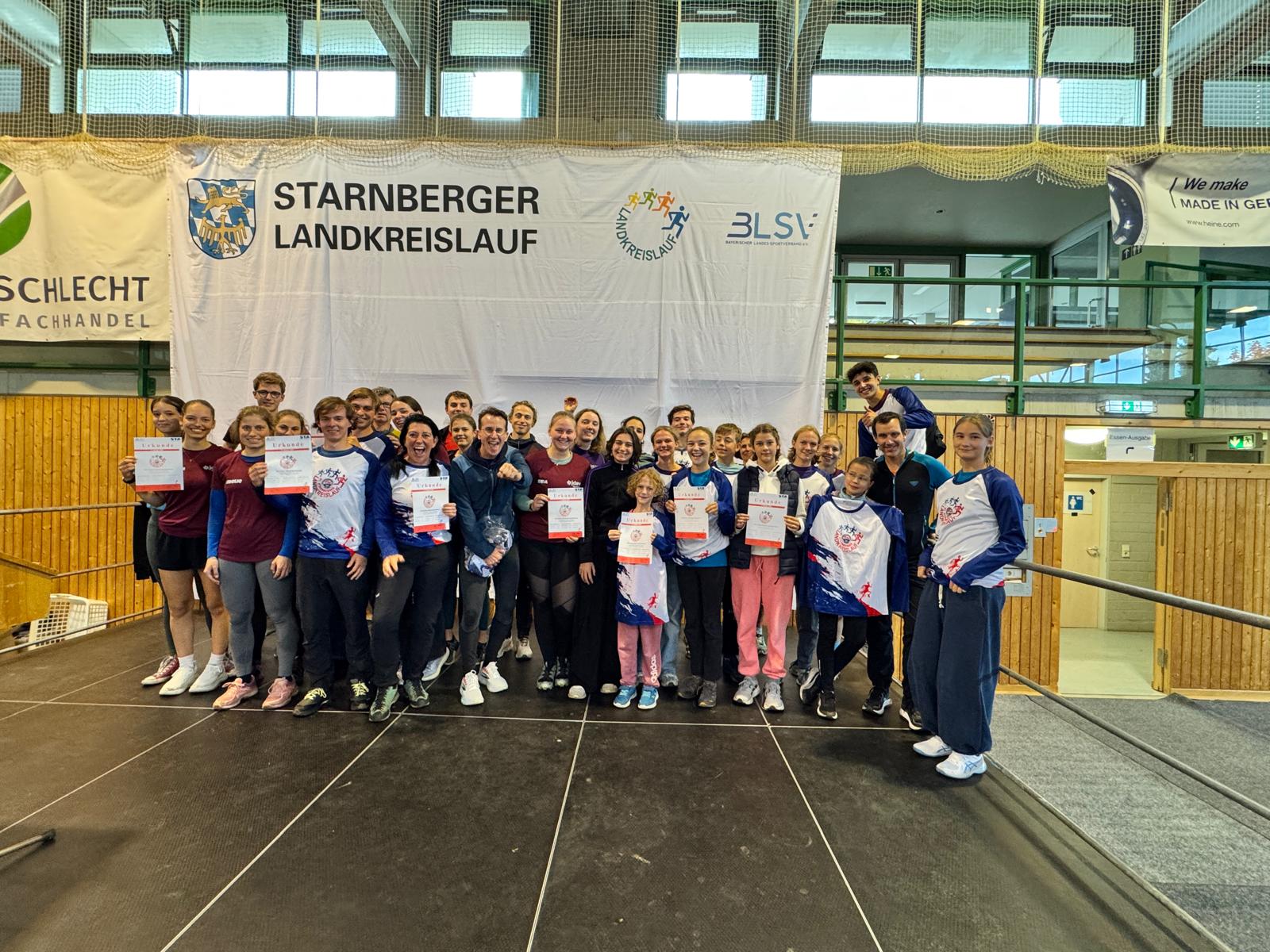 Landkreislauf 2025 Teamfoto DAV Starnberg bei SIegerehrung